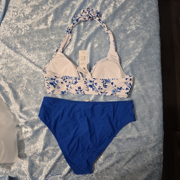 Cupshe Halter and Bikini Set - Picture 5 of 8